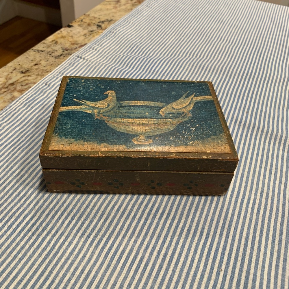 Vintage Italian Florentine wooden trinket box featuring bird Design on the lid.